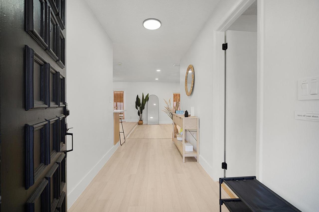 Relaxing Coastal POOL Home 10 min to the Beach Pets stay free - B&B Palm Coast