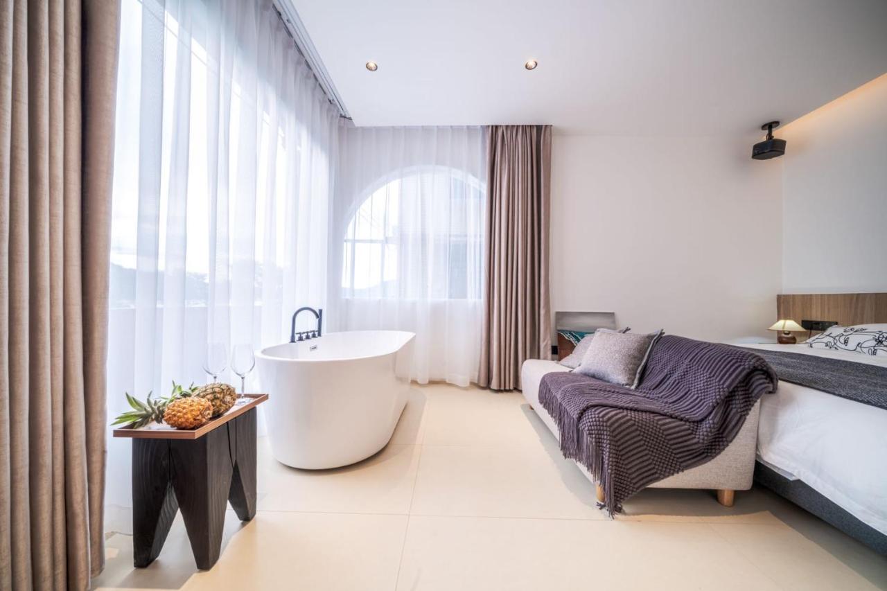 Camera Matrimoniale con Balcone e Vista Mare