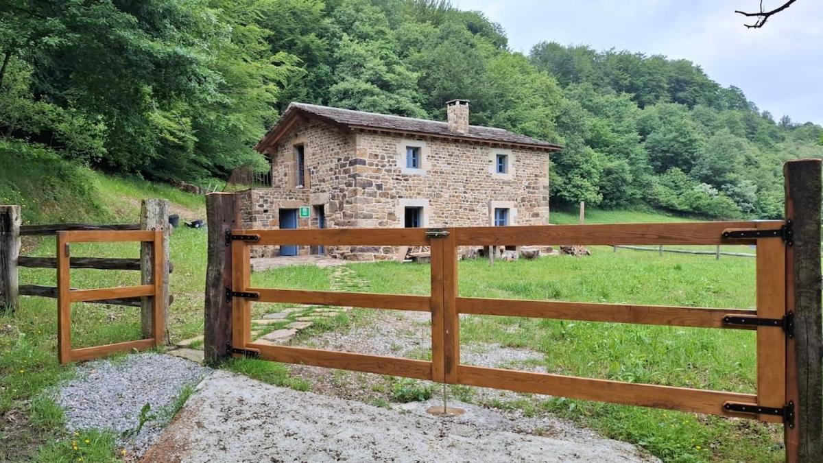 Cabaña pasiega Lo Riquines - B&B San Pedro del Romeral