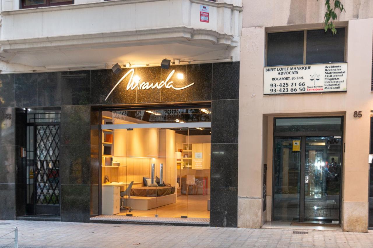 Central & Fully Equipped Apartment in Eixample Next to Metro, Sleeps 5 - B&B Barcelona