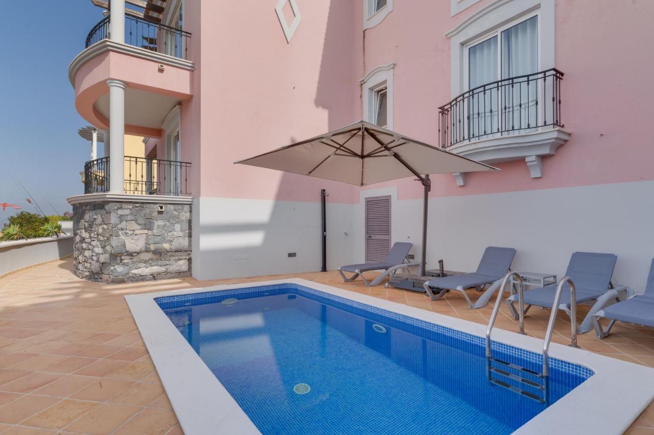 Luxury Villa Pembe Palheiro Village by Holiday Rental Madeira - B&B São Gonçalo