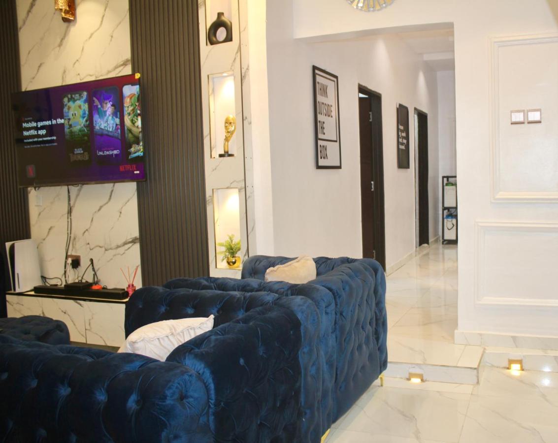 Modern & Spacious 3 Bedroom House Eleyele Ibadan with 24 hours Power & Wi-Fi - B&B Ibadan