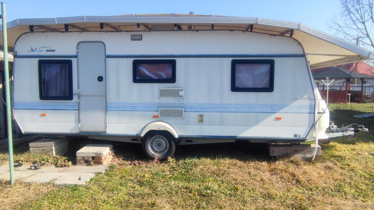 Caravan in the backyard - B&B Šaľa