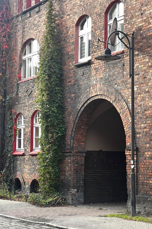 wyciszy i ukoi apartament - w najpiękniejszej dzielnicy Katowic - B&B Katowice