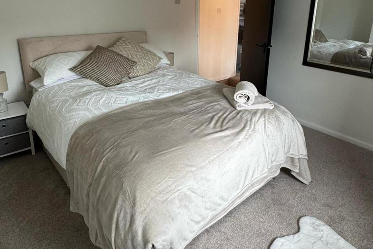 Cottage - Sleeps 4 - Pets Ok - Patio - Parking - B&B Middlewich
