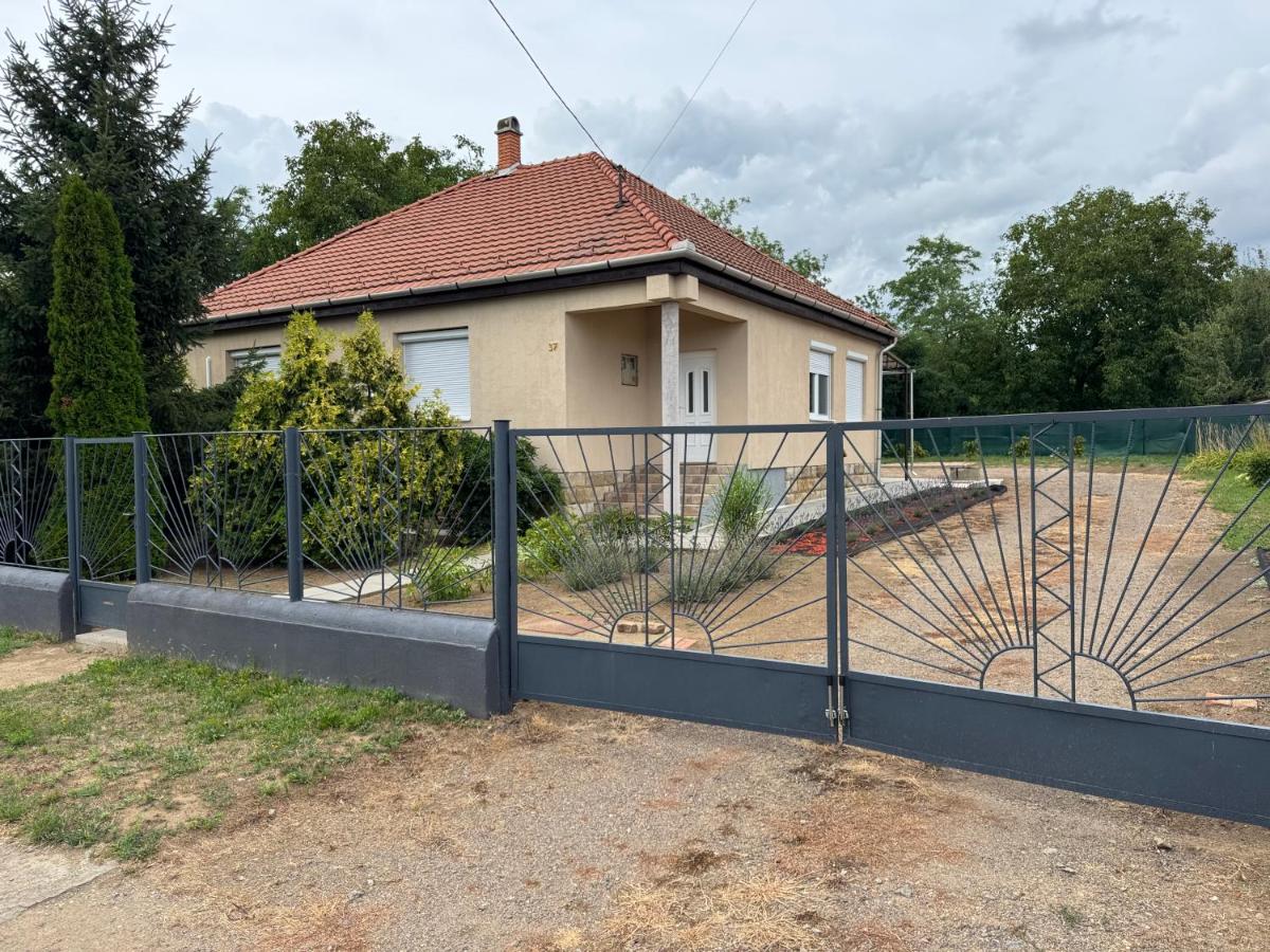 Levendula vendégház - Ferienwohnung Verpelét