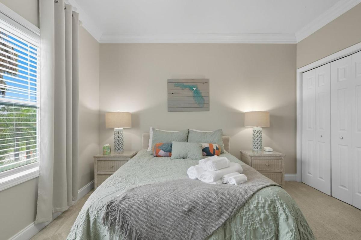 Lux Oasis Mins To Mayo Clinic & Baptist Med Walk to Beach - B&B Jacksonville Beach