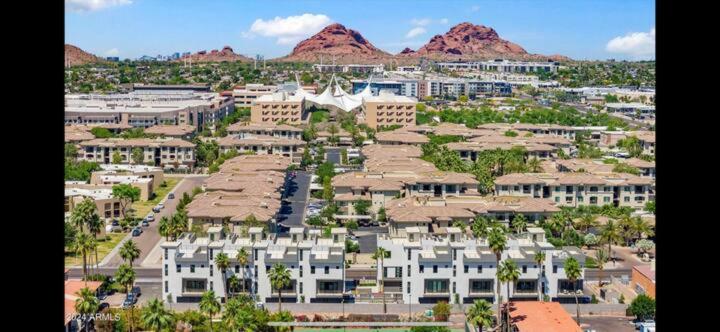 New House Scottsdale - 3 Bedrooms & Rooftop Views - B&B Scottsdale