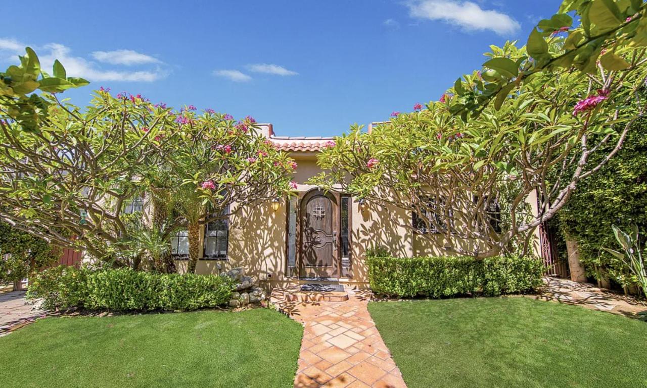 Prime Spanish Villa in West Hollywood - Chambres d’hôtes Los Angeles