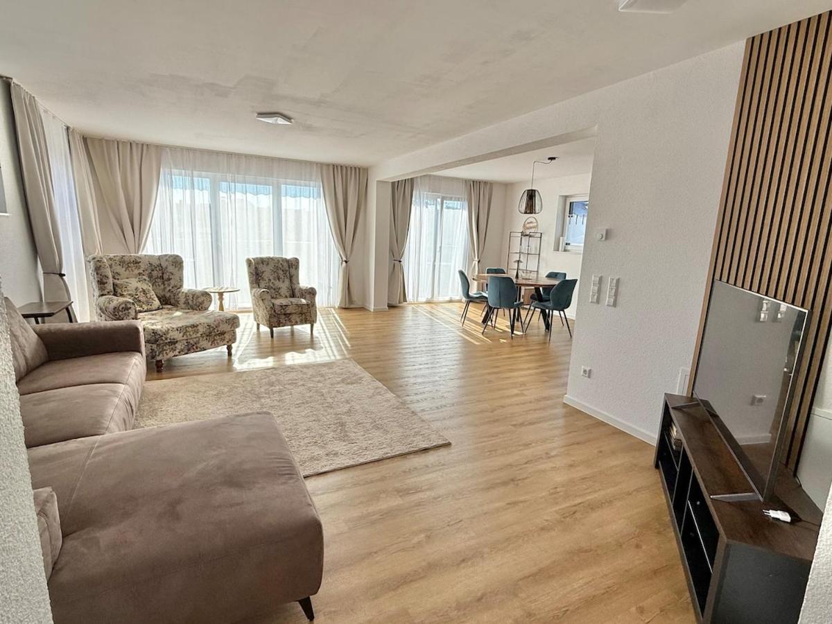 Luxury Apartment 4 bedrooms Self check in out - Ferienwohnung Ebersbach an der Fils