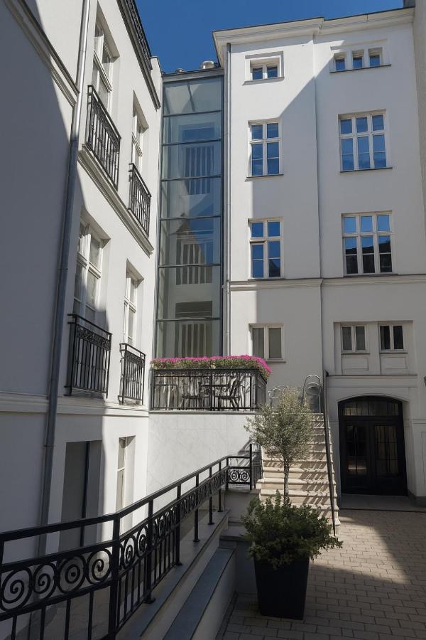 The Eleven Residence - Ferienwohnung Posen