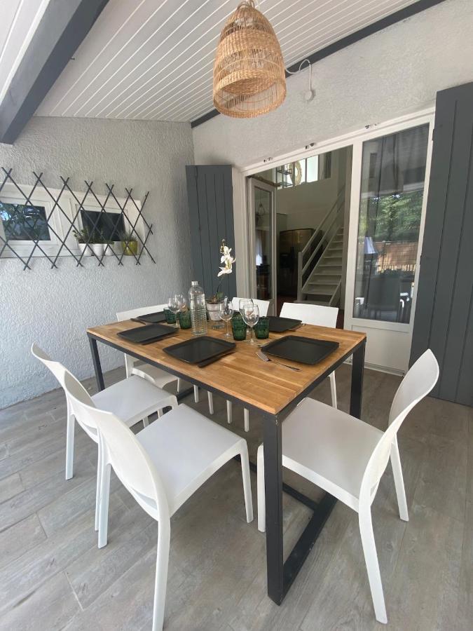 Le Mas du Bassin, maison de charme, design, detente - B&B Arès