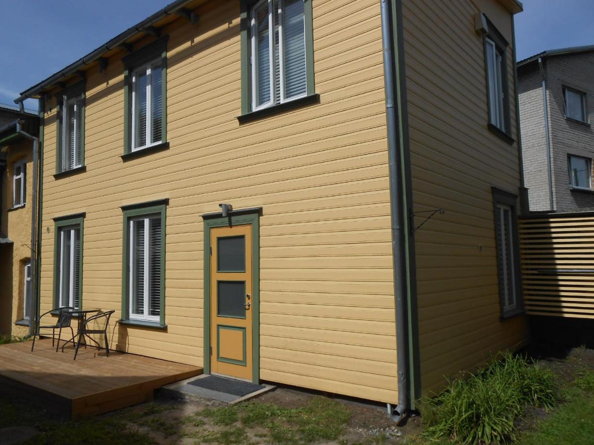 B&B Pärnu - Yellow Center Holiday Home - Bed and Breakfast Pärnu
