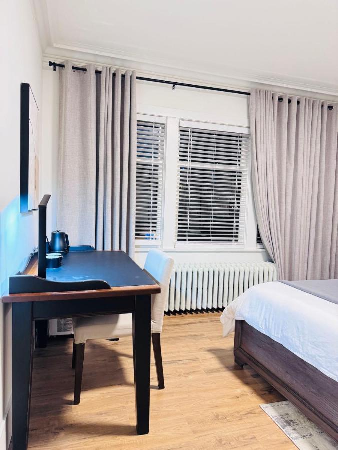 Charming King Bedroom with Private Bathroom Vancouver West - B&B Vancouver