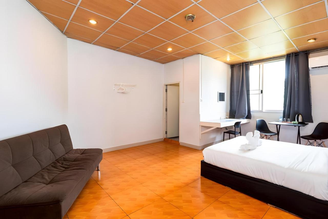 At Gate Suvarnabhumi-สุขุมวิท 77 X2 - Chambres d’hôtes Ban Khlong Prawet