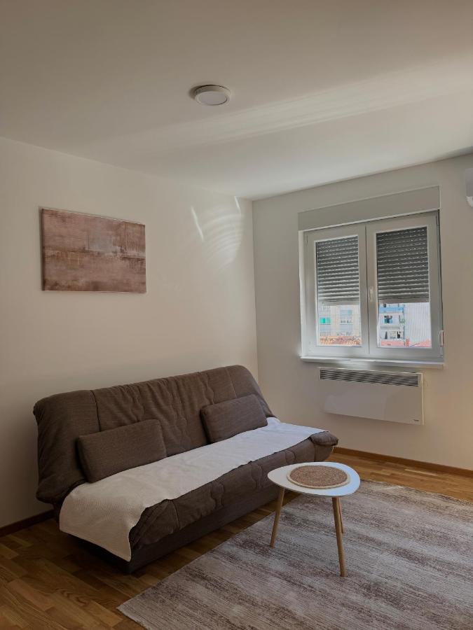 Casa 20 Cozy New Apartment in Central Zvornik Near Border and Airports - Chambres d'hôtes Zvornik