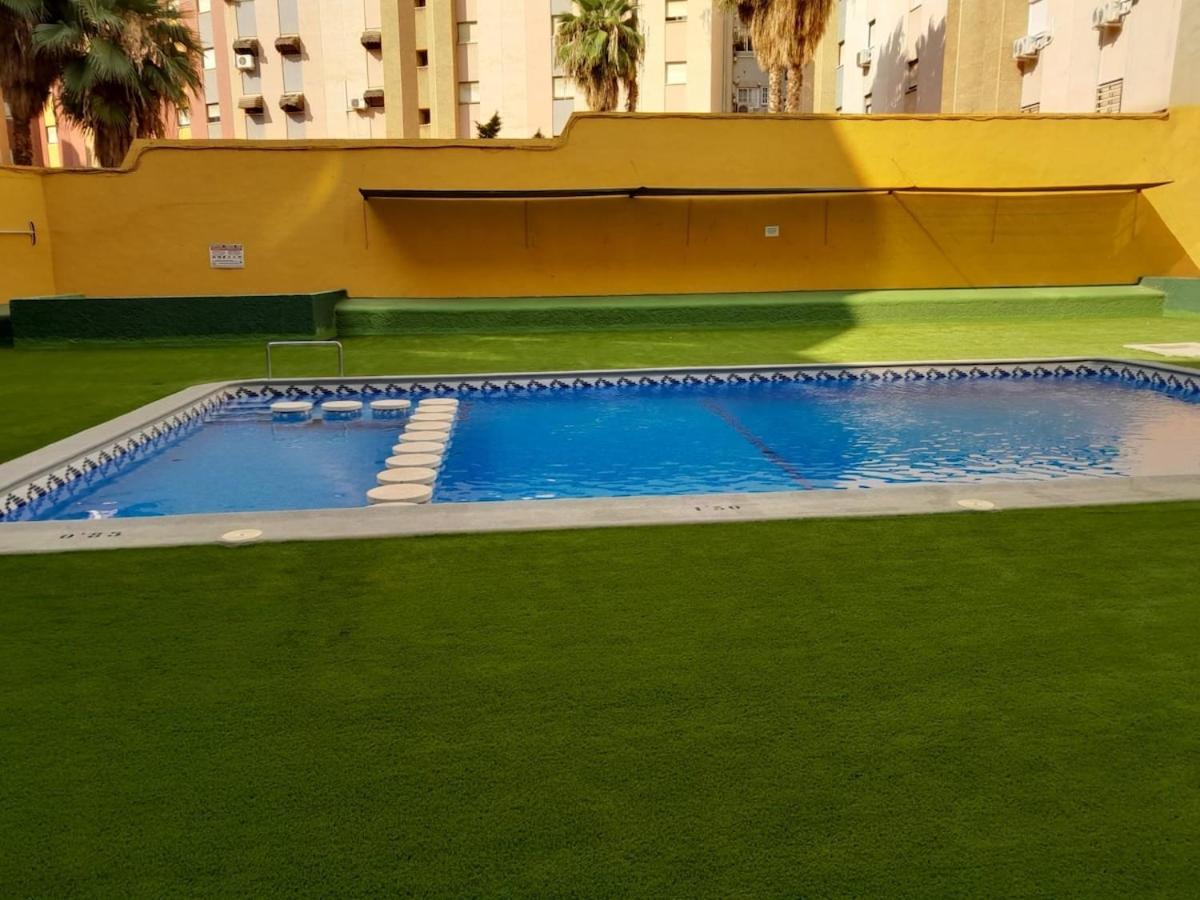 ESTUDIO junto playa Poniente con piscina - Bed and Breakfast Benidorm