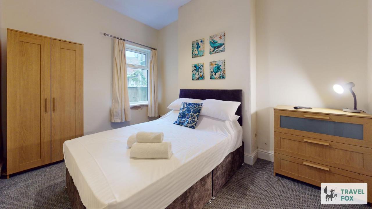 Central 5 Bedroom House Parking - B&B Grimsby