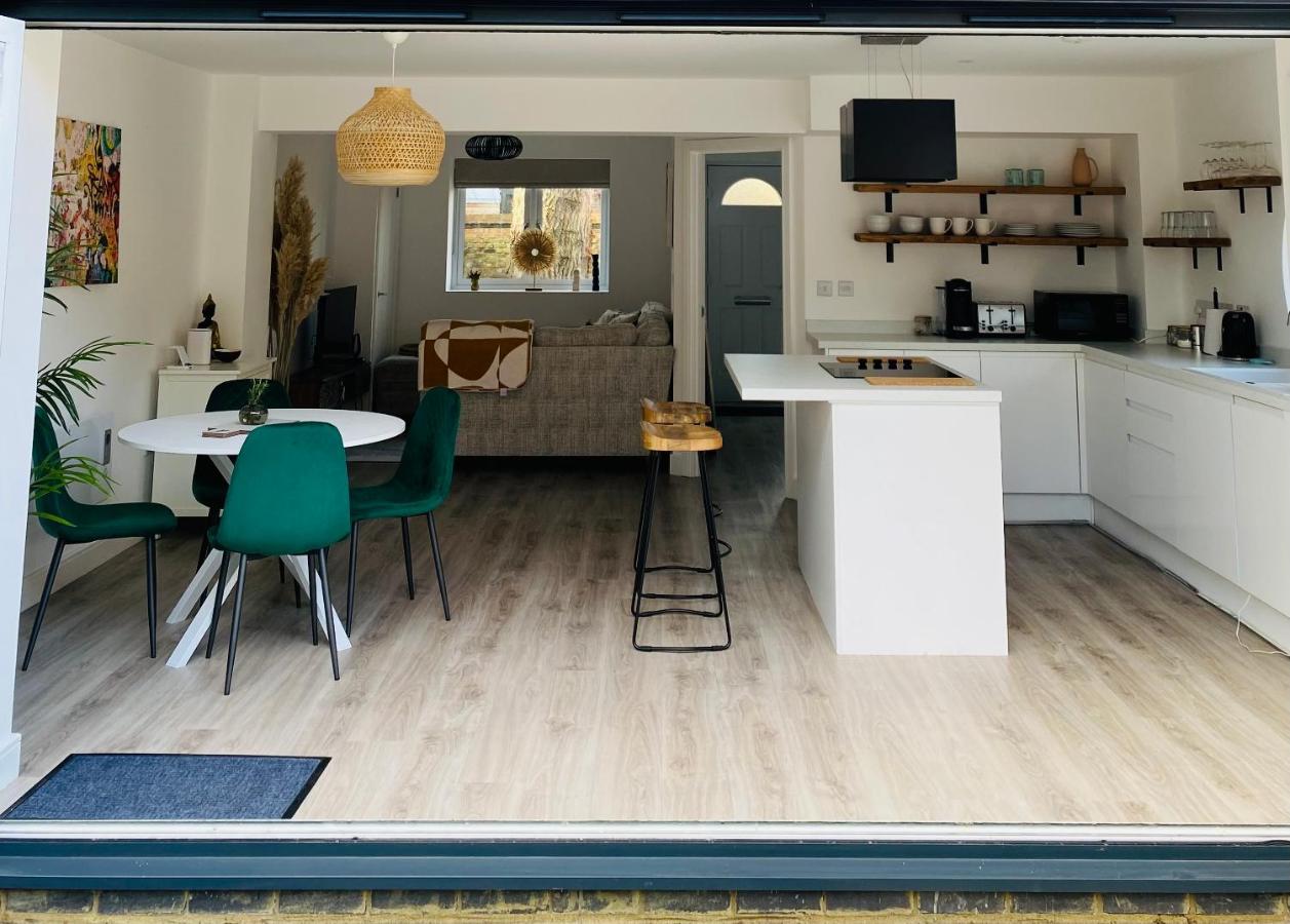 2 bedroom cottage in Bromley suitable for 4 people - B&B Bickley