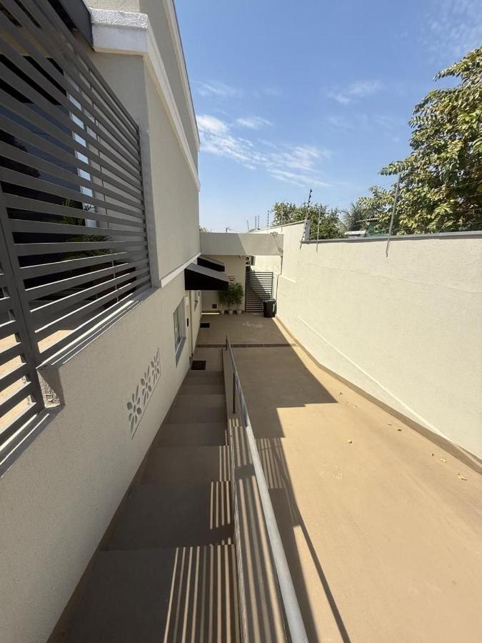 Estúdios Novos, Compactos e Aconchegantes - Chambres d'hôtes Cuiabá