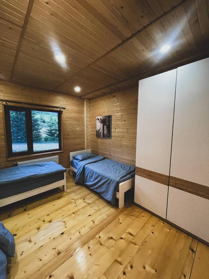 Dreibettzimmer mit Bergblick