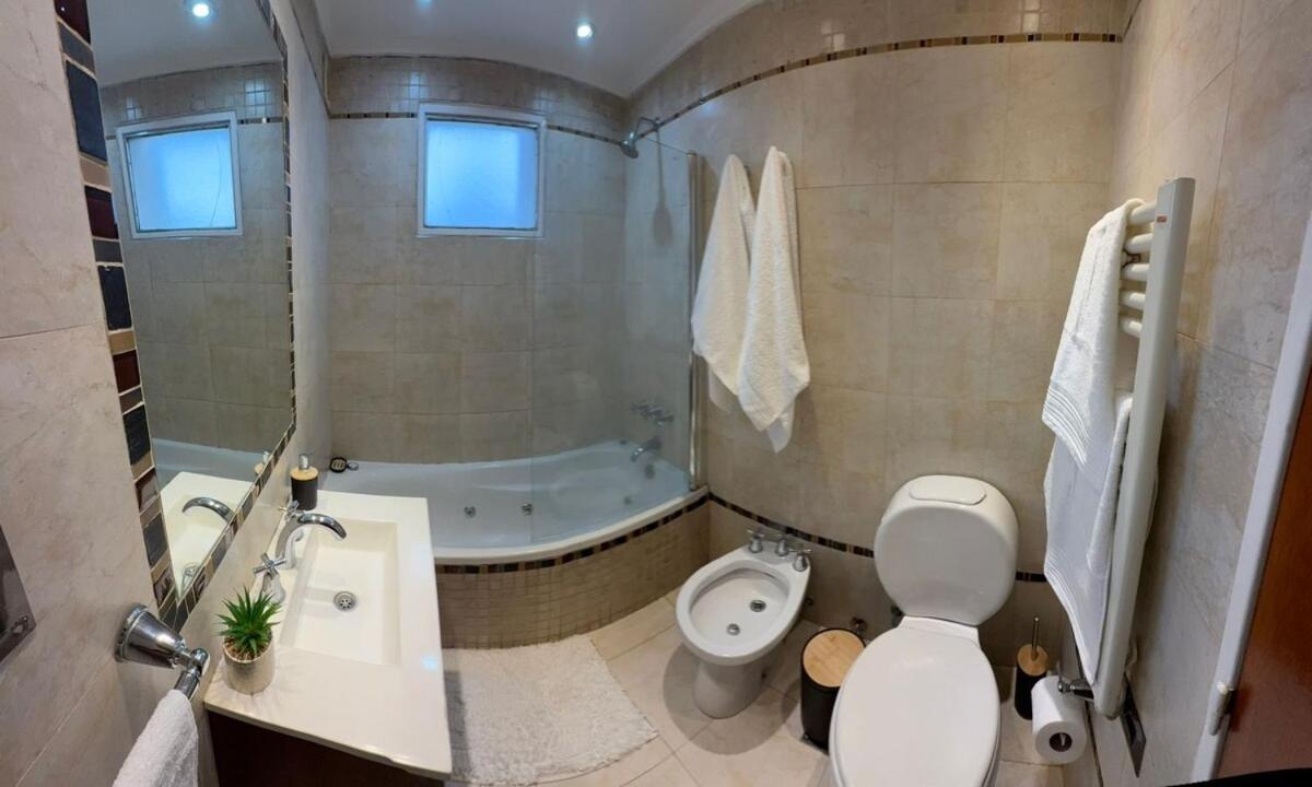 Cálido y luminoso semipiso en Parque Chacabuco - B&B Buenos Aires