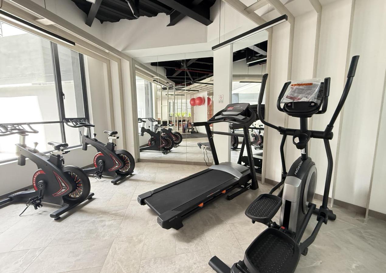 Suite Ejecutiva de Lujo 2 personas, Wi-Fi, cafetera, GYM, Jacuzzy, a 3 minutos del Parque La Carolina - B&B Quito