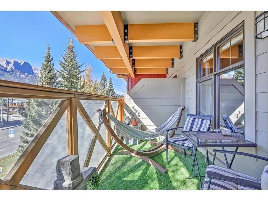 McAuley Manor - Mountain Views Downtown Location - Chambres d'hôtes Canmore