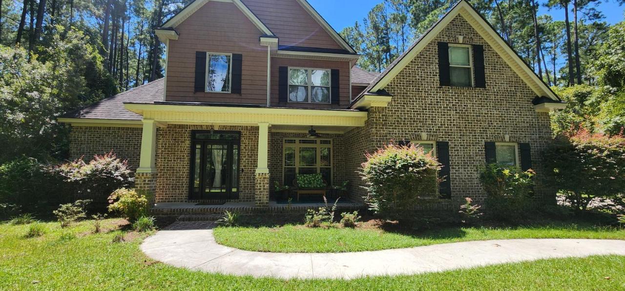 SASA Deer Lodge Superb 6-bedroom house with AC - B&B Richmond Hill