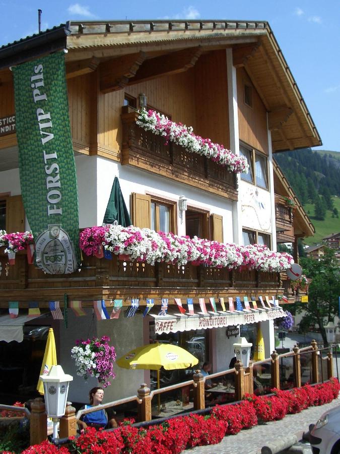 Four-Bedroom Apartment with Balcony and Mountain Views