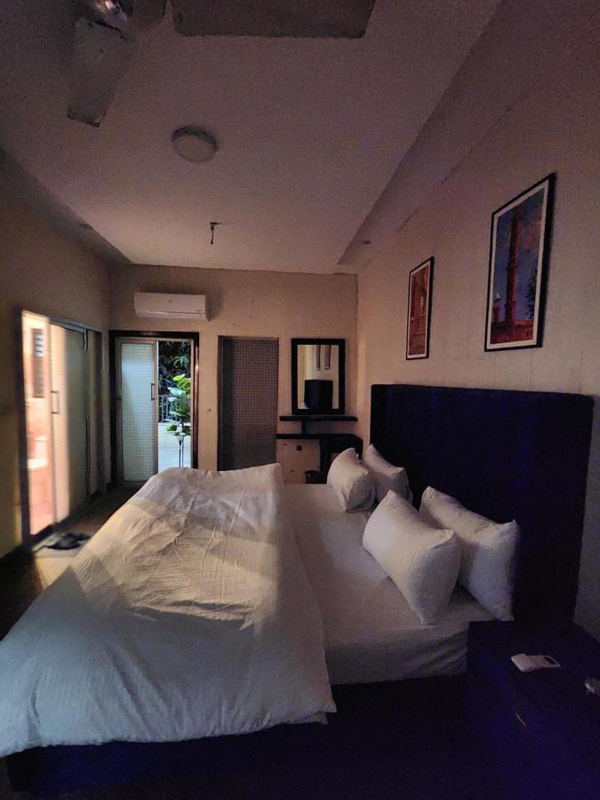 One Bed Luxury Apartment For Daily Bases - B&B Lahore