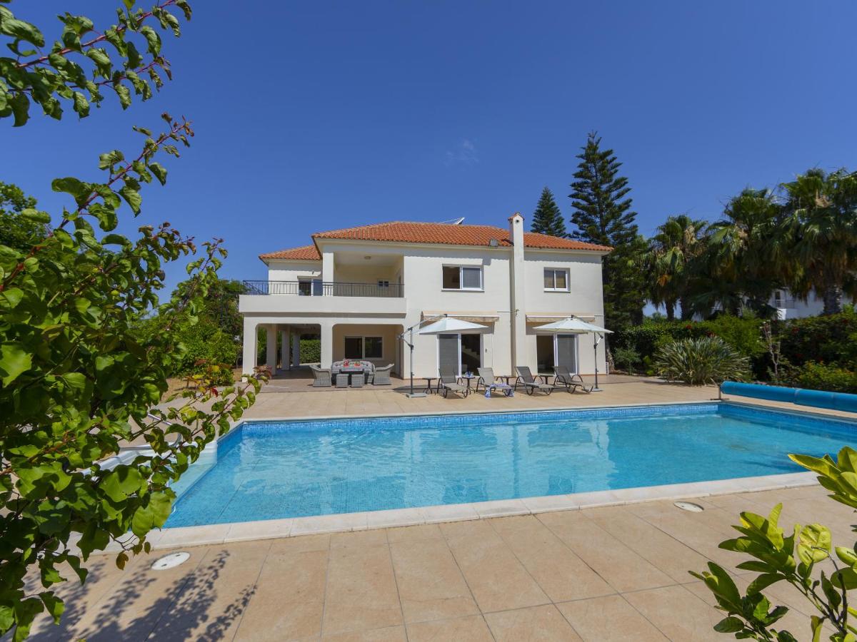 Pervolia Nirides Seaside Mansion 7 - Chambres d'hôtes Larnaca