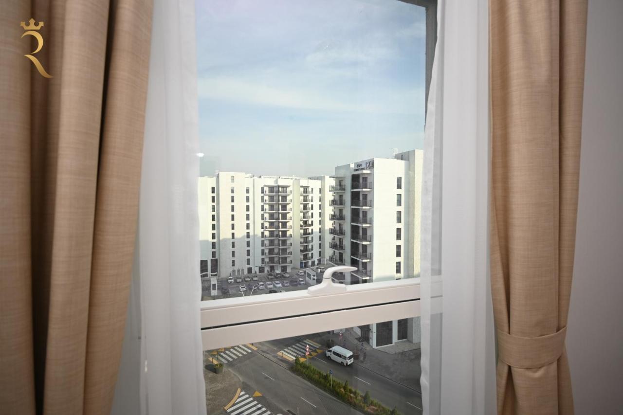 Charming 1BR Rossa Poolside Escape City Views - Ferienwohnung Abu Dhabi