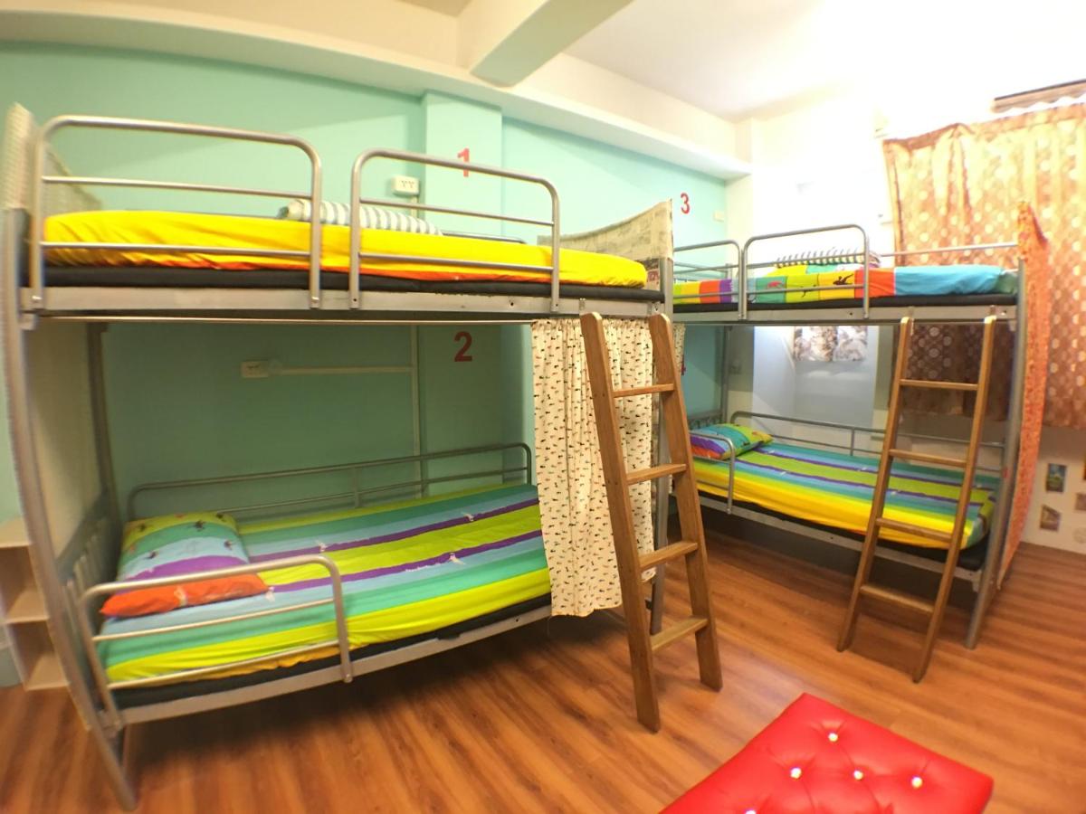 Posto Letto in Dormitorio Maschile per 6 Persone