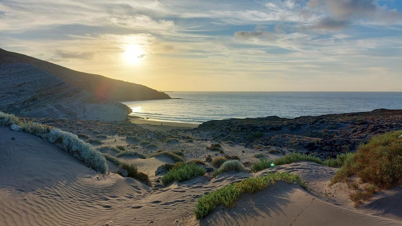 Refurbished Loft at Seaside Sunrise, Magic Location - Bed and Breakfast El Médano