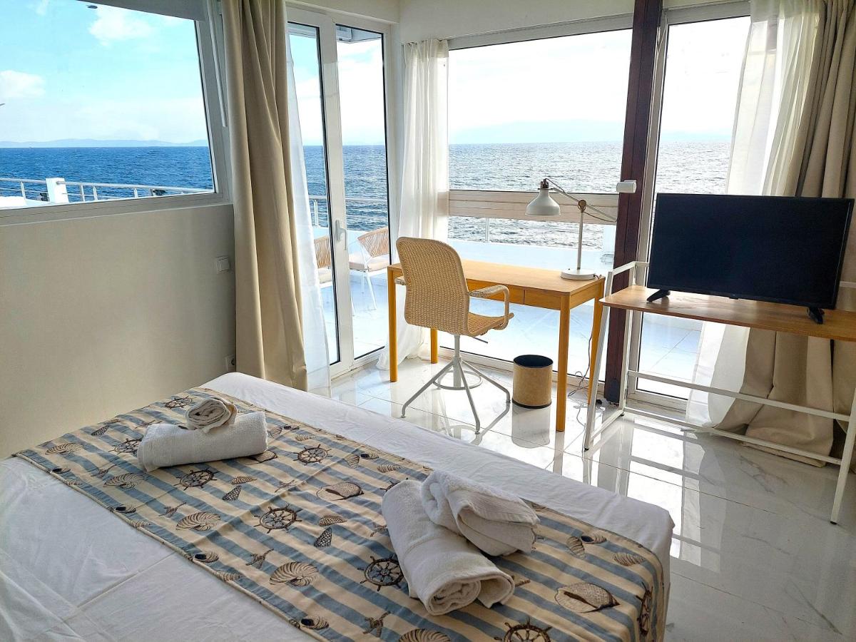 Luxury Seafront Panorama Penthouse - B&B Chio