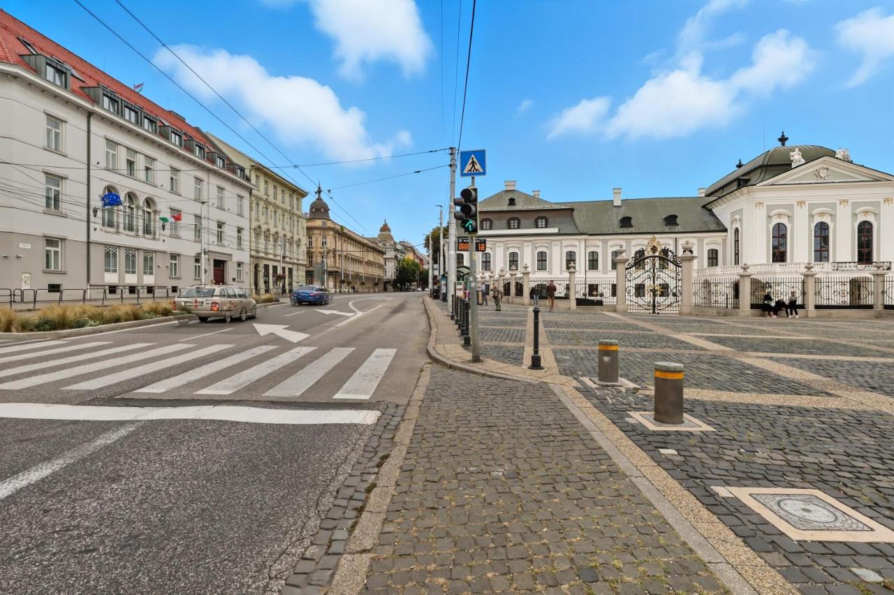 Moderný prezidentský apartmán vedľa paláca s výhľadom - B&B Bratislava
