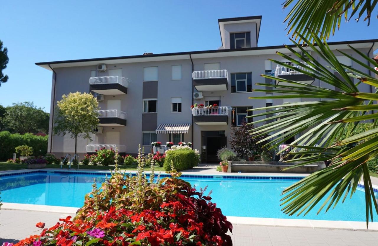 Enjoy the pool at our cozy flat - Bed and Breakfast Porto Santa Margherita