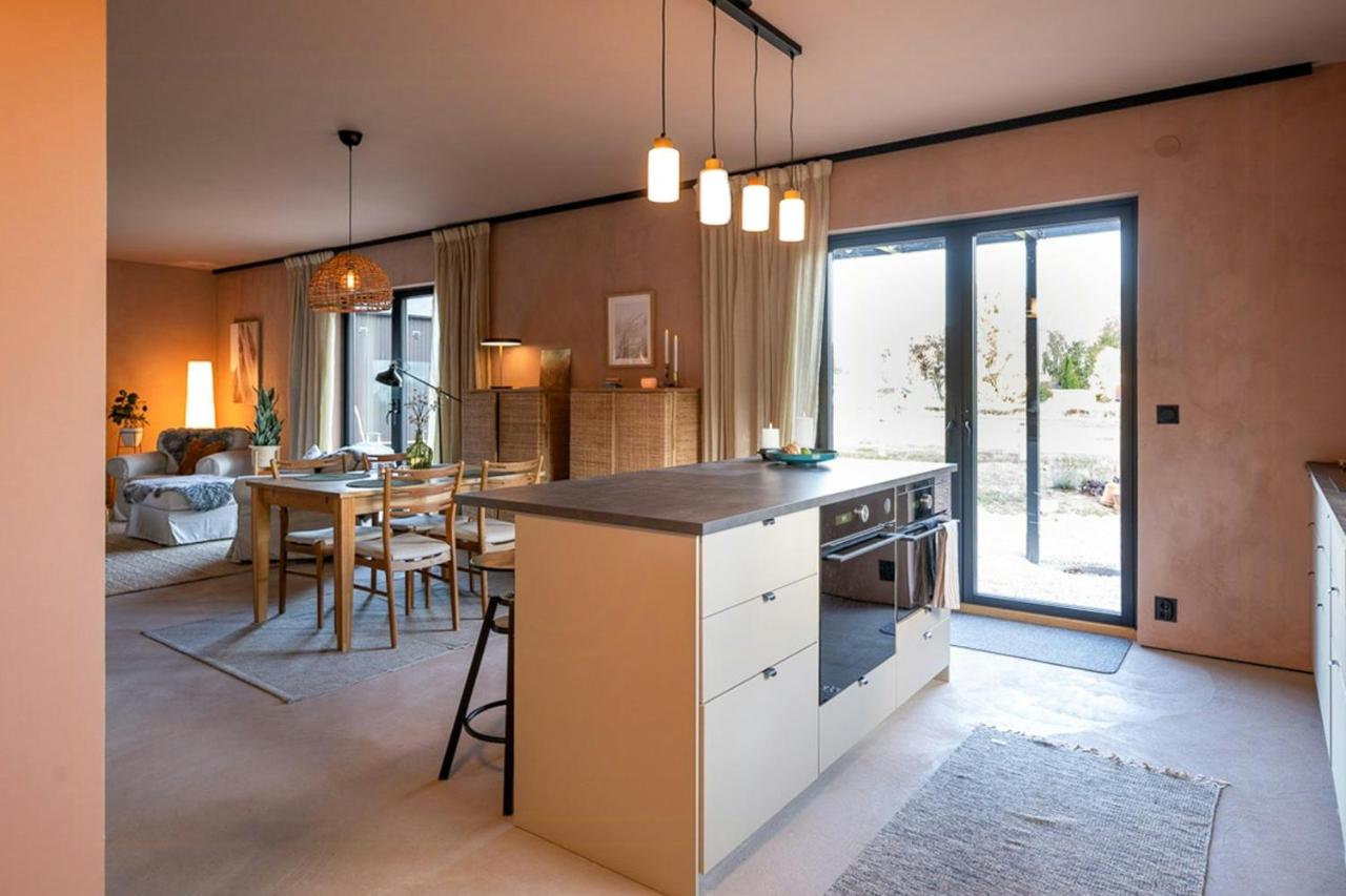 Designer Cabin With Guest House At Lake Mullsjö - Bed and Breakfast Skogslund