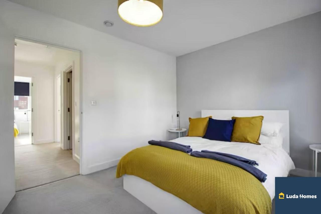 Reading 3 Bedroom Close to all Amenities w/Parking - B&B Reading