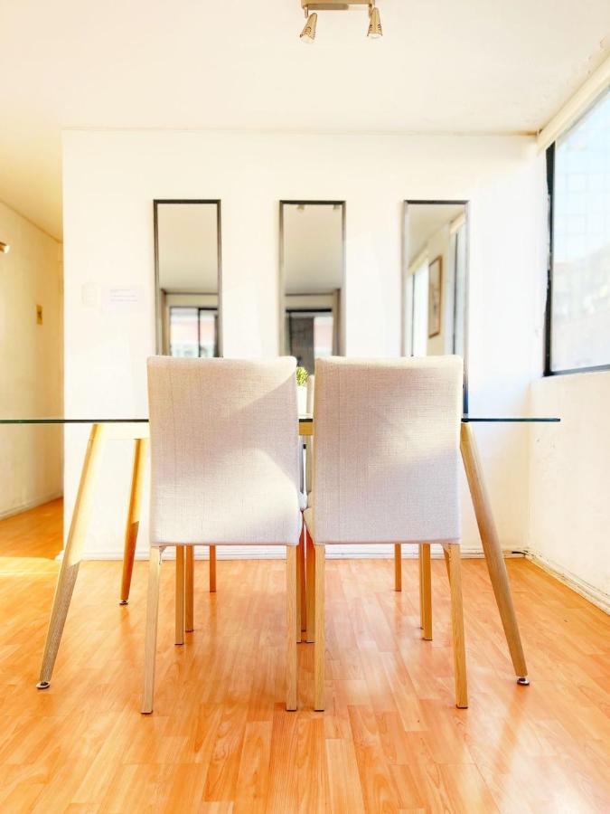 Amplia terraza a pasos de Costanera Center - B&B Santiago del Cile