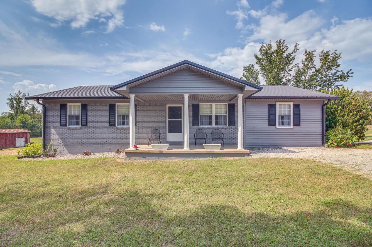 7 Mi to Barren River Lake: Quiet Getaway w/ Yard! - B&B Glasgow