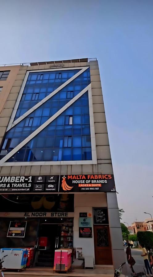 Luxury Apartment in DHA Phase 8, Near Allama Iqbal International Airport - B&B Lahore