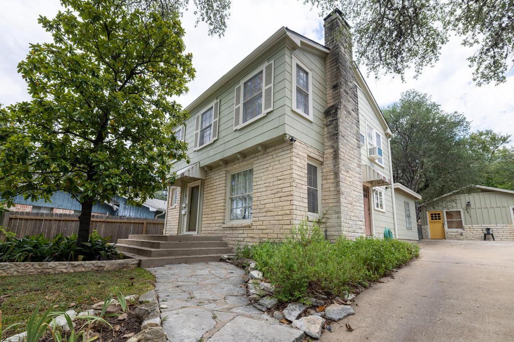 Apartment with Garden View