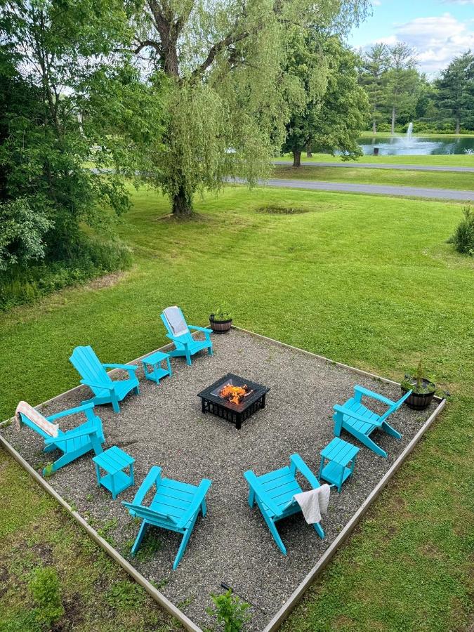Relaxing with Hot Tub - Pond Front & Outdoor Fire Place Upstate - Catskills - B&B Athens