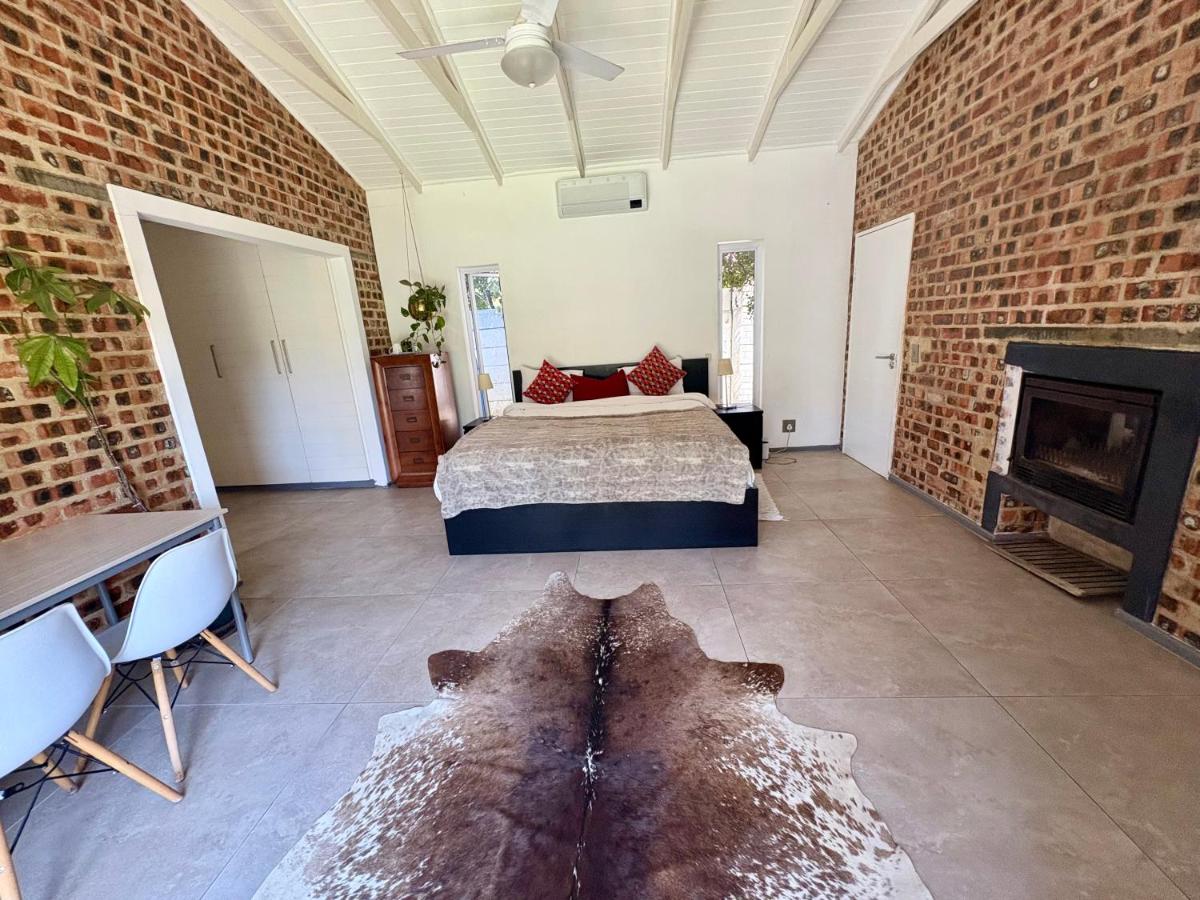 Bird Song Bedroom - B&B Cape Town
