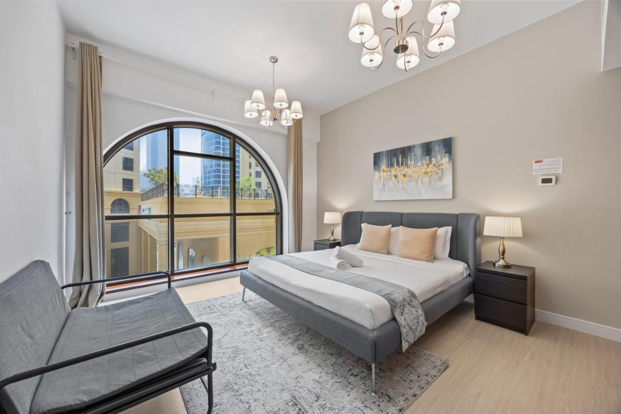 Charming 4BR on JBR Beach Close to Metro & Shops & Dining, Perfect for Families & Groups - By Sunkissed Holiday Homes - B&B Dubai