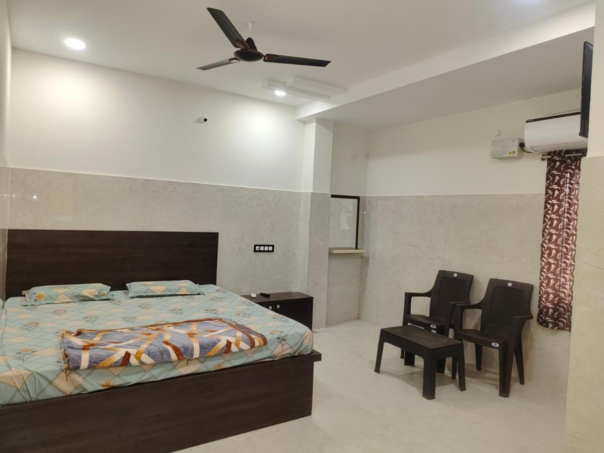 SWASTIK STAY Ac and Non Ac Rooms - Bed and Breakfast Raigīr
