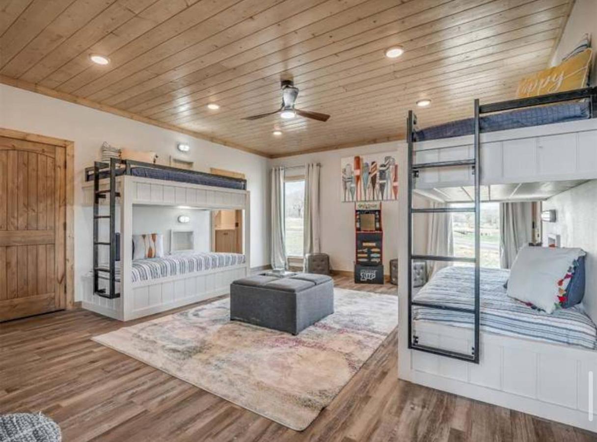 Broken Bow Getaway Hot Tub Casino Fishing Golf PacknPlay Fire pit Pet - Bed and Breakfast Broken Bow