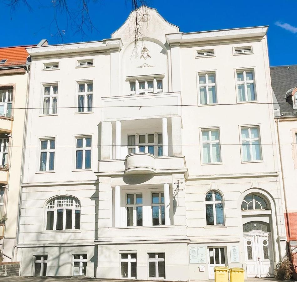 Charmante Altbauwohnung, 2 kostenfreie Parkplätze - B&B Frankfurt (Oder)